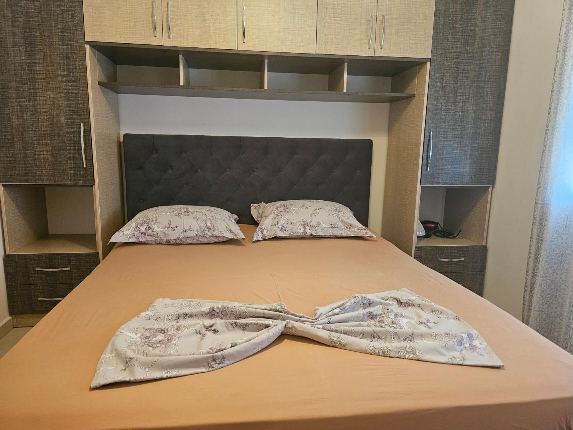 Bral 5 - Beachfront Appartement *